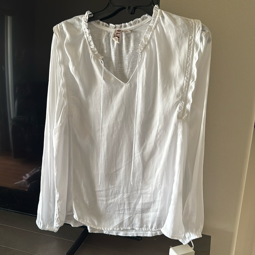Dolan White Ruffled Cap Sleeve Blouse